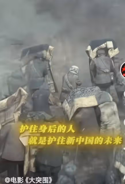 邊看邊哭!2.6萬大學生參演的電影《大突圍》今天上映,好評一片