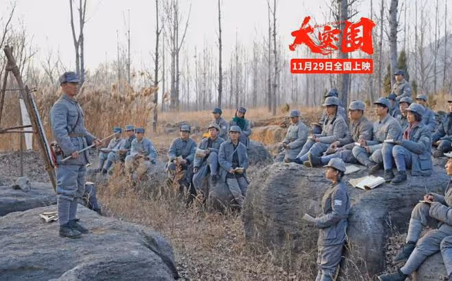 邊看邊哭!2.6萬大學生參演的電影《大突圍》今天上映,好評一片