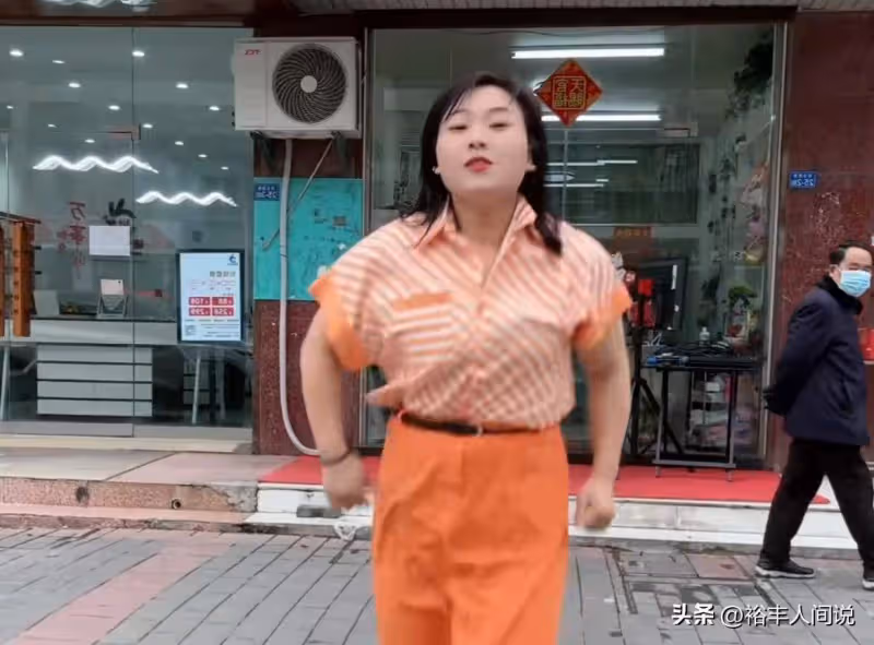 曝33歲鹽城網紅劉大美麗去世!死因疑抽脂導致,兒子抱遺照太無助