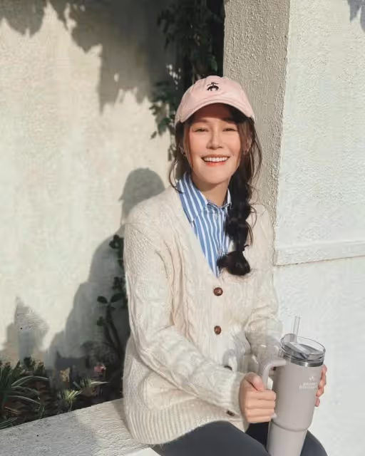 TVB花旦黃翠如宣布懷孕現身視後麵包店,全程包裹嚴實走路十分小心