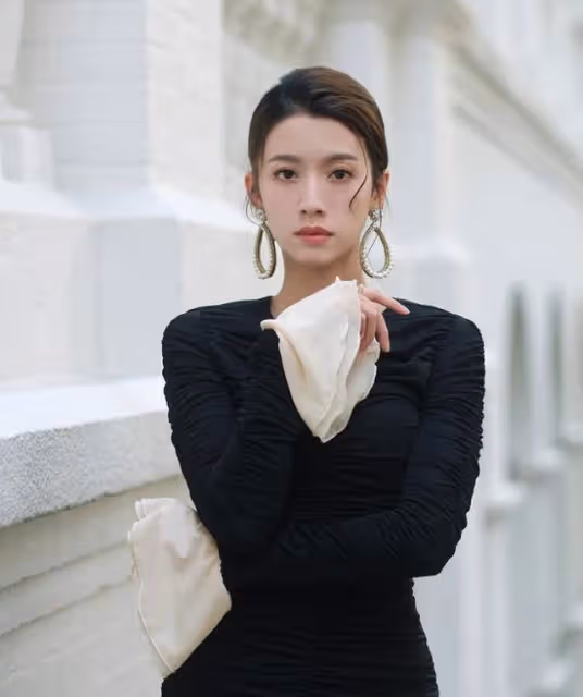 蔡思貝重提小三輿論,遭網友抨擊:當小三還要裝可憐
