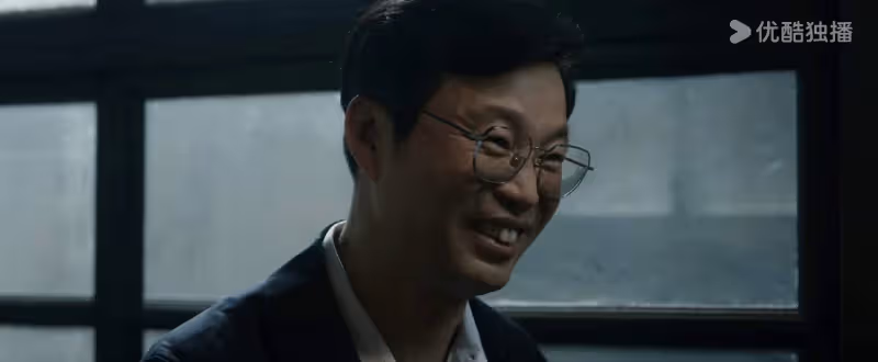《白夜破曉》：看懂鄭旗對周巡的三次暗示，才懂內鬼的職位多高？