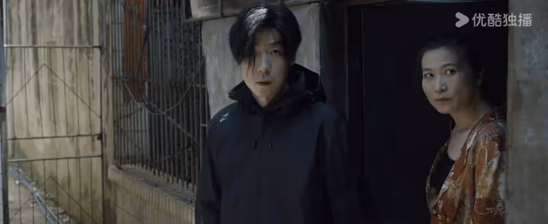 《白夜破曉》：看懂鄭旗對周巡的三次暗示，才懂內鬼的職位多高？