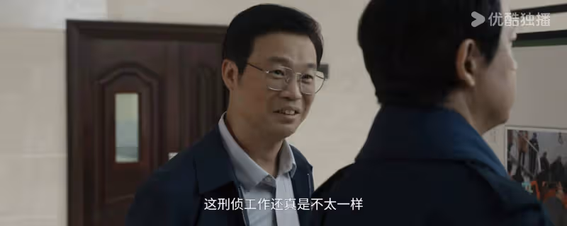 《白夜破曉》：看懂鄭旗對周巡的三次暗示，才懂內鬼的職位多高？