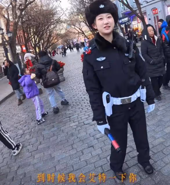 哈爾濱最美交警撞臉景甜,網友全網尋人,官方回應:馬上安排
