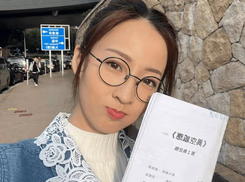 31歲TVB小花演女主妹妹,表現亮眼被稱長得像林夏薇!為追夢開計程車幫補收入