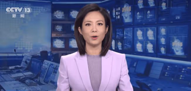 為什麼新聞聯播主持人從不低頭念稿,他們全背下來了嗎?來漲知識