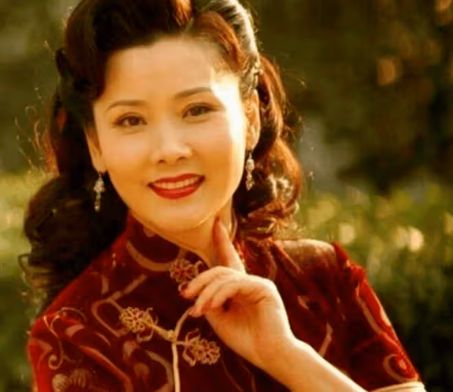 善惡終有報!想不到11月還沒結束,國家一級演員何賽飛,就給影視圈演員敲響警鐘