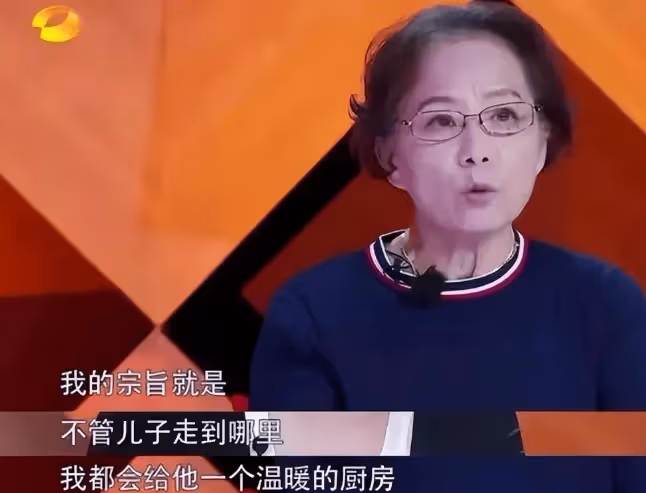 強「拆」兒子3段感情,44歲的朱雨辰躺狗窩大哭,她仍覺得不後悔