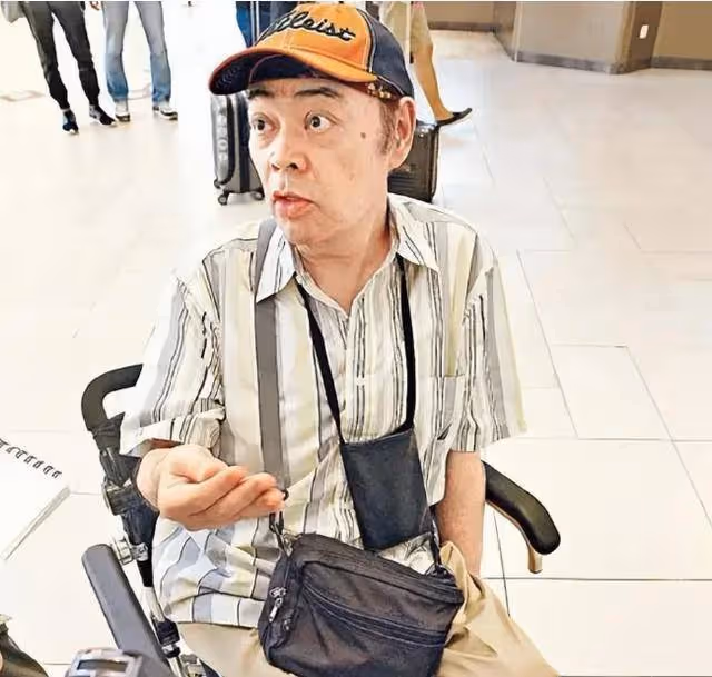 令人憂心!71歲張偉文坐輪椅現身聚會神情恍惚,2年前患上失智症