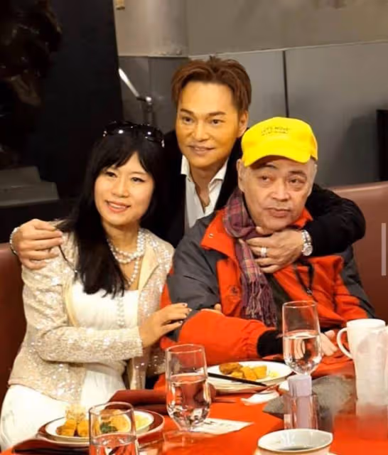 令人憂心!71歲張偉文坐輪椅現身聚會神情恍惚,2年前患上失智症