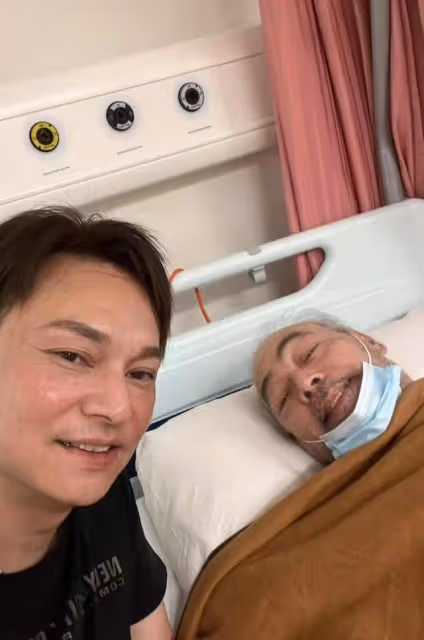 令人憂心!71歲張偉文坐輪椅現身聚會神情恍惚,2年前患上失智症