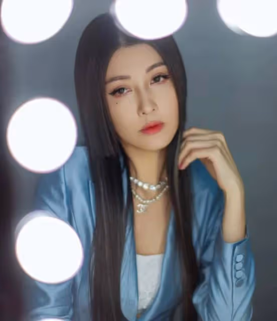 開心!41歲李彩樺酒吧狂歡被靚仔請喝酒,離婚後自認只想談小鮮肉