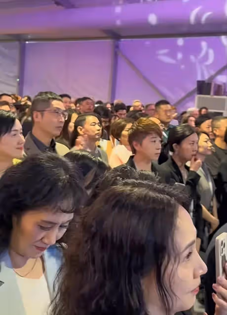 霍啟剛香港參加活動,前TVB最帥康熙馬浚偉現身,53歲依舊年輕
