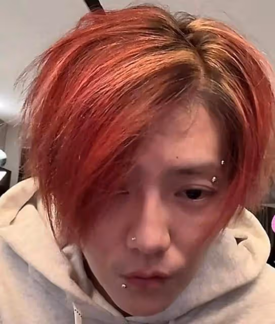 鹿晗凌晨開直播罵人,豎中指說髒話,更多內情曝光,網友熱議