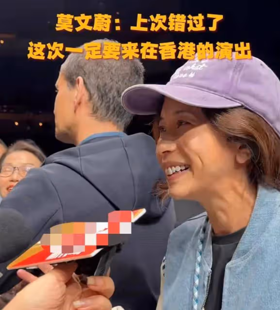 莫文蔚54歲也老了?看戲素顏膚色暗,像老奶奶!
