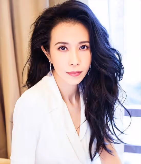 莫文蔚54歲也老了?看戲素顏膚色暗,像老奶奶!