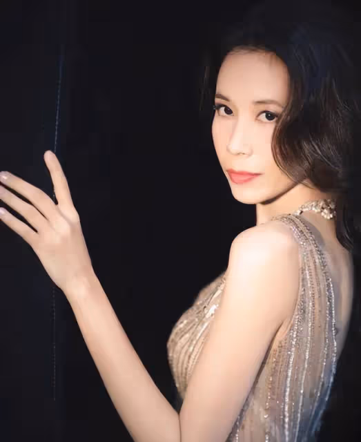 莫文蔚54歲也老了?看戲素顏膚色暗,像老奶奶!