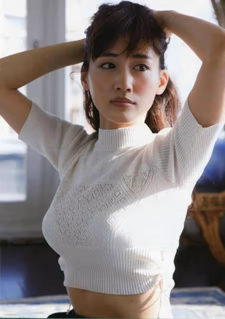 日本女星綾瀨遙性感寫真!豐乳肥臀魔鬼身材太火辣了