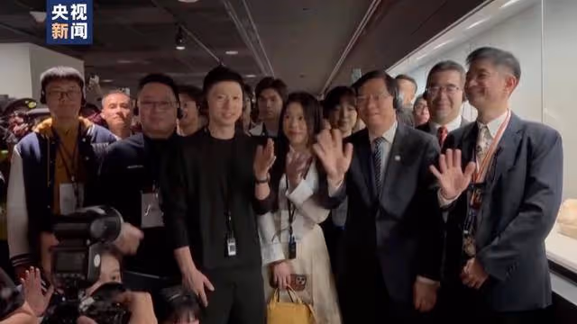 簽不完根本簽不完!馬龍人氣爆棚,台灣球迷:「不要退休」