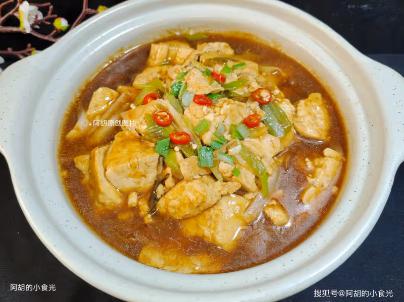 這菜除了好吃就是便宜,天冷時敞開吃!汁濃味鮮一鍋出,軟嫩入味、好吃不費事,熱乎乎的特下飯