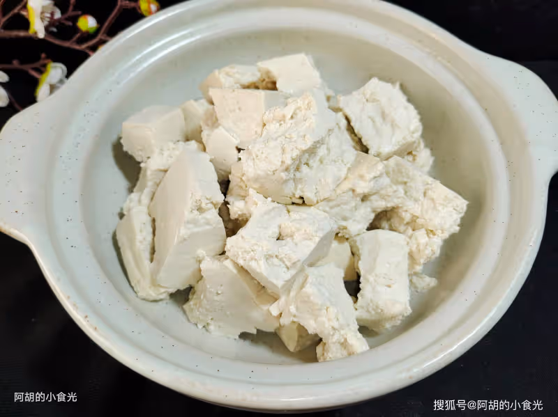 這菜除了好吃就是便宜,天冷時敞開吃!汁濃味鮮一鍋出,軟嫩入味、好吃不費事,熱乎乎的特下飯