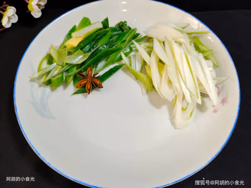 這菜除了好吃就是便宜,天冷時敞開吃!汁濃味鮮一鍋出,軟嫩入味、好吃不費事,熱乎乎的特下飯