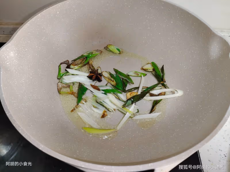 這菜除了好吃就是便宜,天冷時敞開吃!汁濃味鮮一鍋出,軟嫩入味、好吃不費事,熱乎乎的特下飯