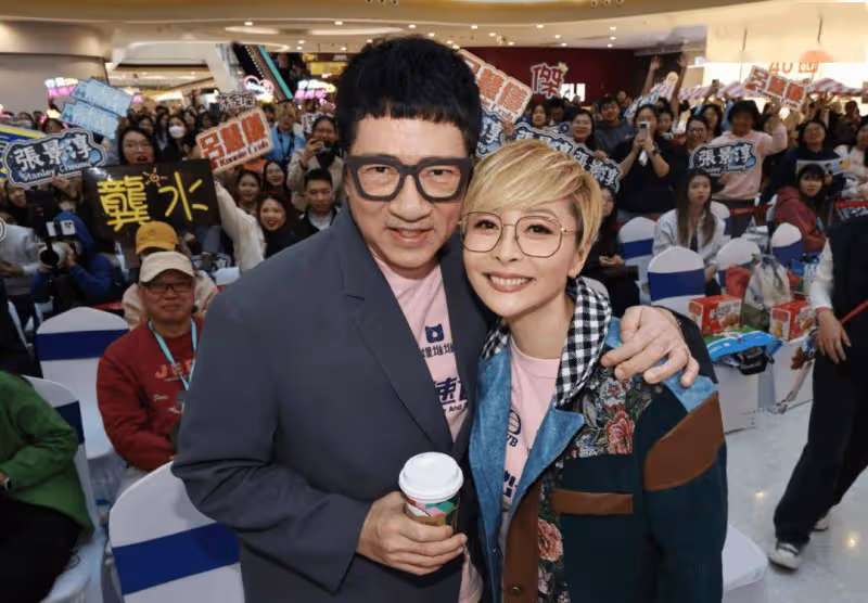 TVB處境劇《愛回家》5對CP現身佛山!近千粉絲擠爆商場!