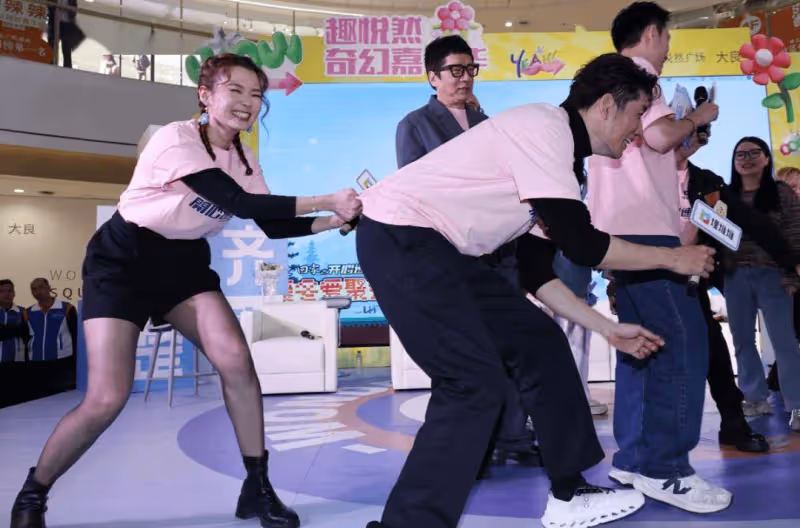 TVB處境劇《愛回家》5對CP現身佛山！近千粉絲擠爆商場！