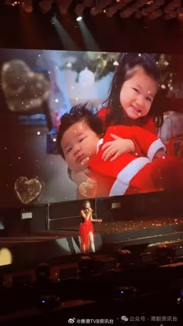 鍾嘉欣開演唱會獲2歲小女兒撐場!表情多多人氣直逼媽咪