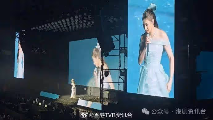 鍾嘉欣開演唱會獲2歲小女兒撐場!表情多多人氣直逼媽咪