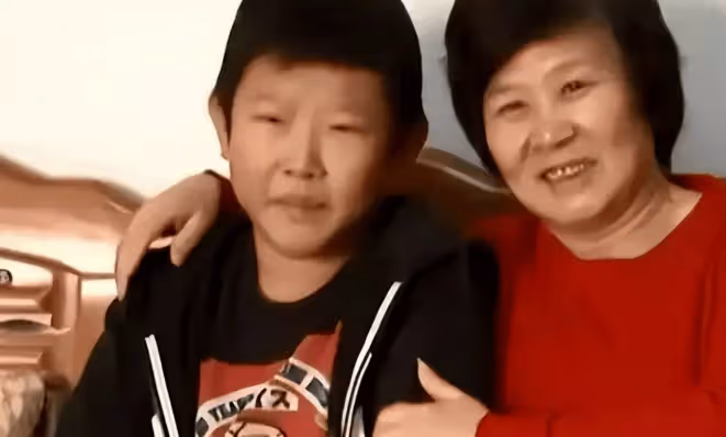 演員侯祥:9歲停止發育,年近40隻能演孩子,娶美妻卻被嘲像母子