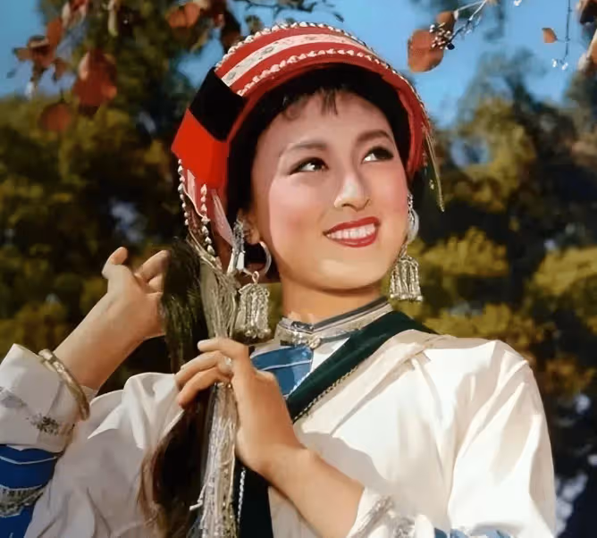她一生只演兩部電影,卻為家鄉創收1000億,爆紅後精神失常,令人惋惜
