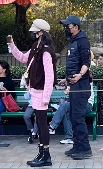 唐嫣羅晉同框,大長腿搶鏡!唐嫣40歲打扮似少女,羅晉發福似路人