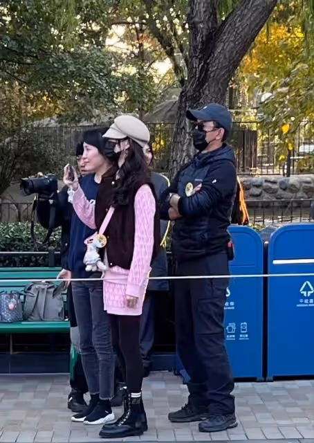 唐嫣羅晉同框,大長腿搶鏡!唐嫣40歲打扮似少女,羅晉發福似路人