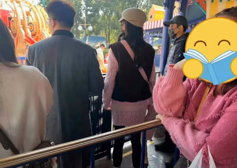 唐嫣羅晉同框,大長腿搶鏡!唐嫣40歲打扮似少女,羅晉發福似路人