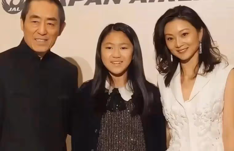 陳婷現實中有多美?盛裝打扮出席巴黎舞會,張藝謀的眼睛都看直了