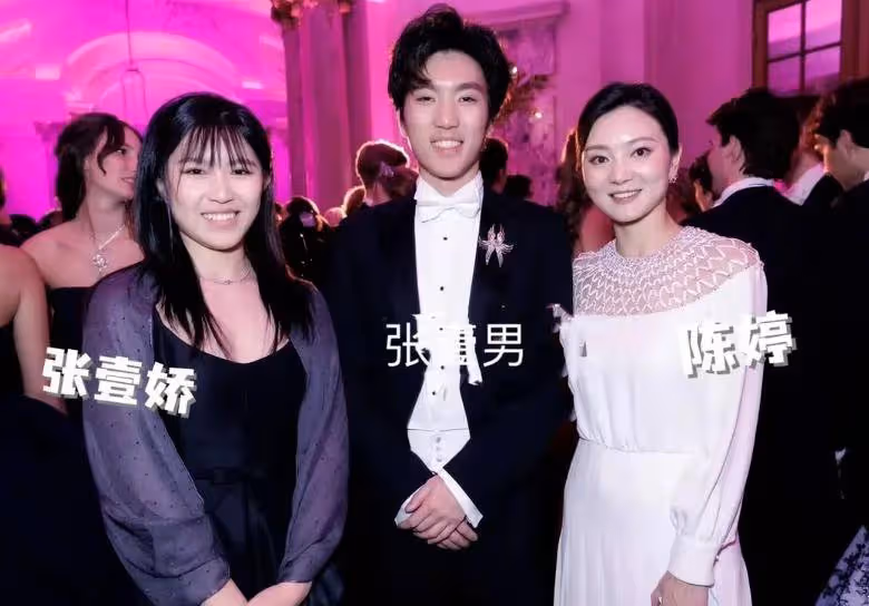 陳婷現實中有多美?盛裝打扮出席巴黎舞會,張藝謀的眼睛都看直了