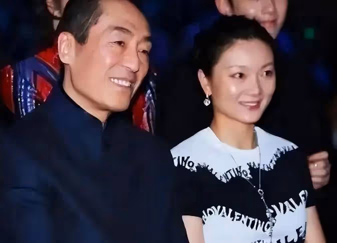 陳婷現實中有多美?盛裝打扮出席巴黎舞會,張藝謀的眼睛都看直了