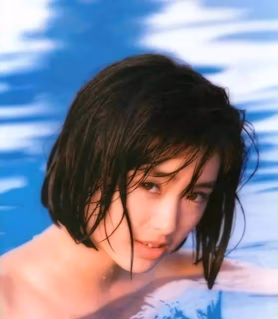 日本女星酒井法子寫真美爆了!雪膚玉貌大長腿性感火辣