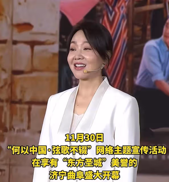 閆妮現身活動,一身白色西裝溫婉動人,網友生圖依舊好美好可愛