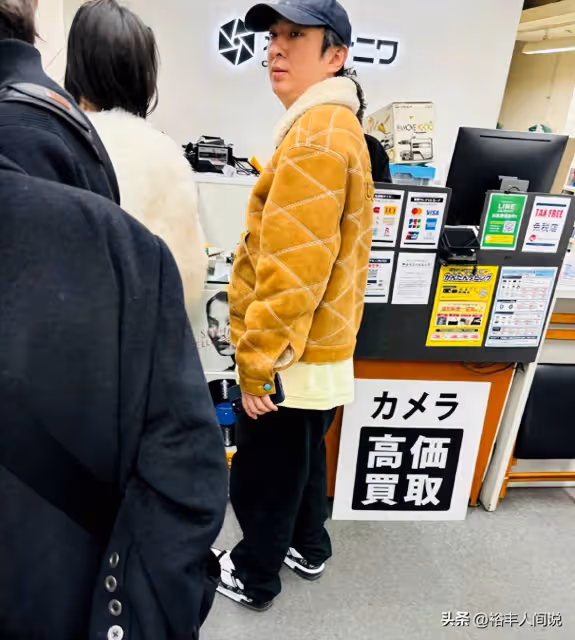 疑王思聰新女友身份曝光!三周前才滿20歲,大量個人私密照曝光