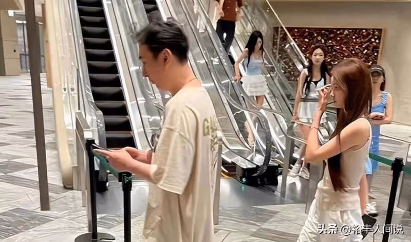 疑王思聰新女友身份曝光!三周前才滿20歲,大量個人私密照曝光