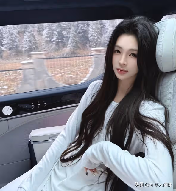 疑王思聰新女友身份曝光!三周前才滿20歲,大量個人私密照曝光