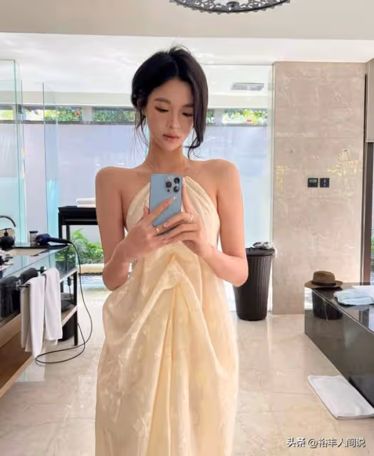 疑王思聰新女友身份曝光!三周前才滿20歲,大量個人私密照曝光