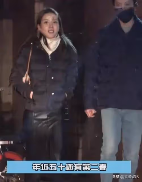 44歲馮紹峰梅開二度,新女友正臉曝光,大眼圓臉菀菀類卿,菸癮大