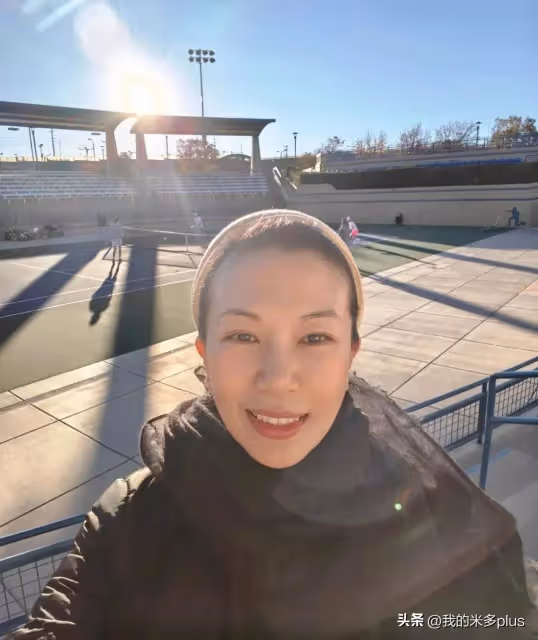 蕭敬騰帶老婆美國演出,51歲林有慧狂掃兩大包愛馬仕,氣勢十足