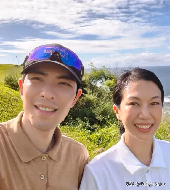 蕭敬騰帶老婆美國演出，51歲林有慧狂掃兩大包愛馬仕，氣勢十足
