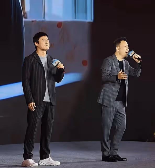 筷子兄弟再次合體引圍觀,兄弟二人變化大,王太利鬍子花白顯蒼老